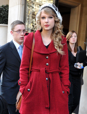 http://taylorpictures.net/albums/candids/2010/18-10%20At%20the%20Salle%20Wagram/normal_001.jpg