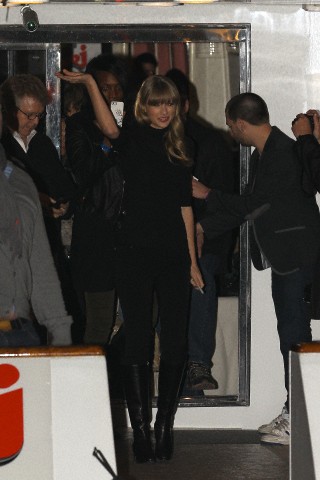 http://www.taylorpictures.net/albums/candids/2013/1-25arrivingtoaboatparty/006.jpg