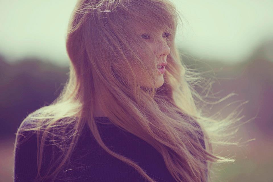 http://taylorpictures.net/albums/photoshoots/2012/red/028.jpg