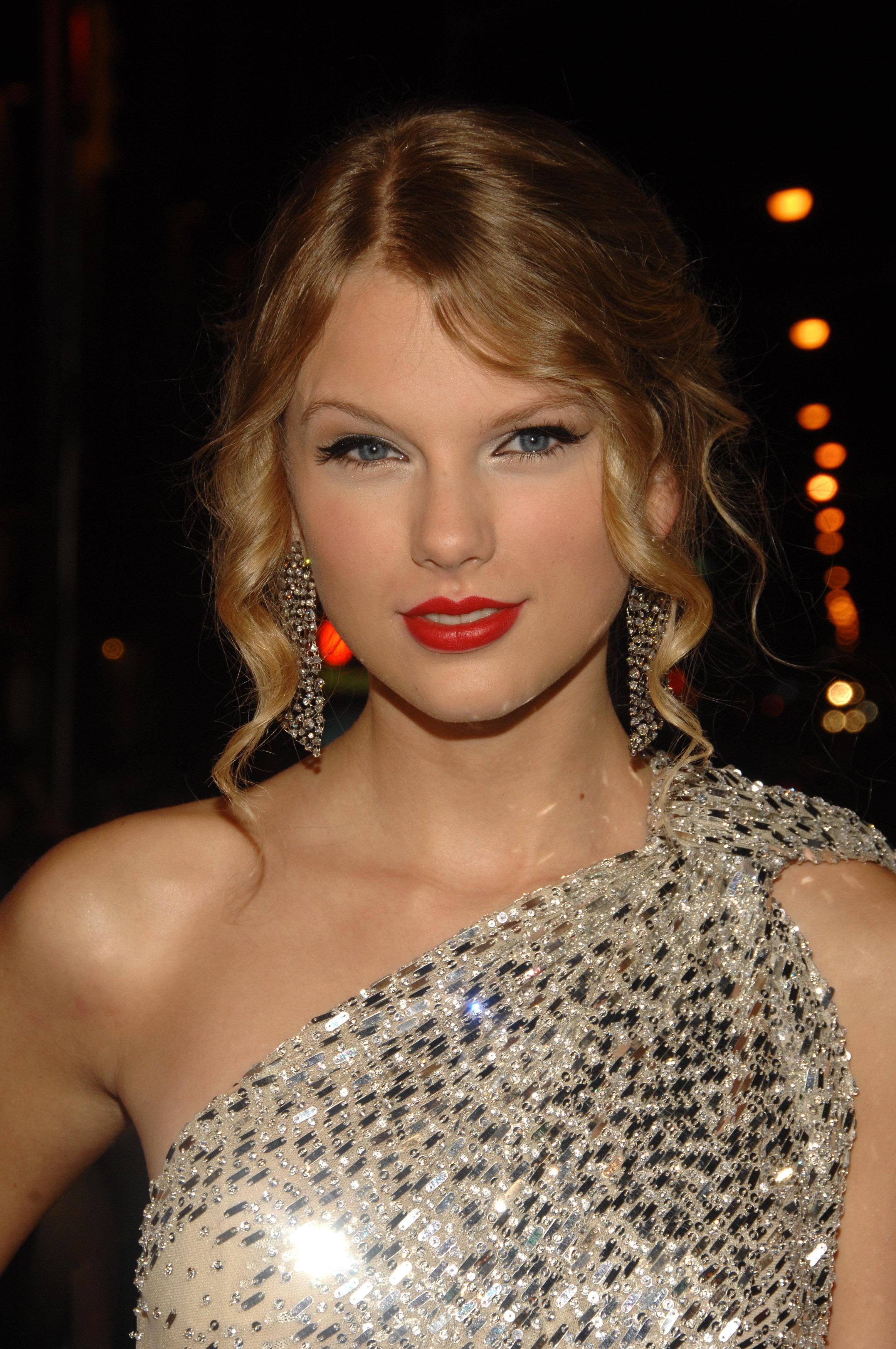 2009 MTV Video Music Awards - HQ - Taylor Swift Web Photo Gallery ...