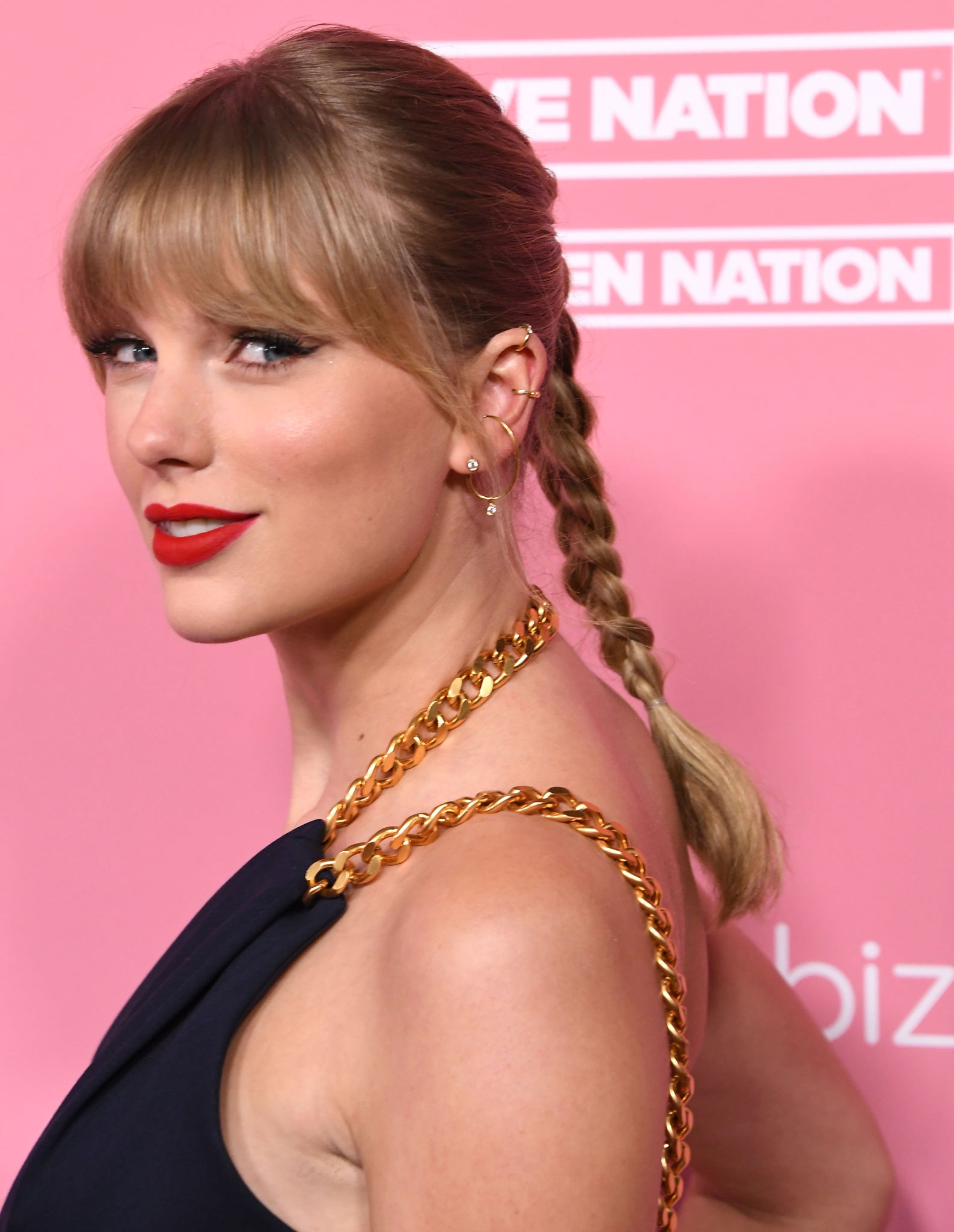 2019 Billboard Women In Music 096 Taylor Swift Web Photo Gallery Your Online Source For 2687