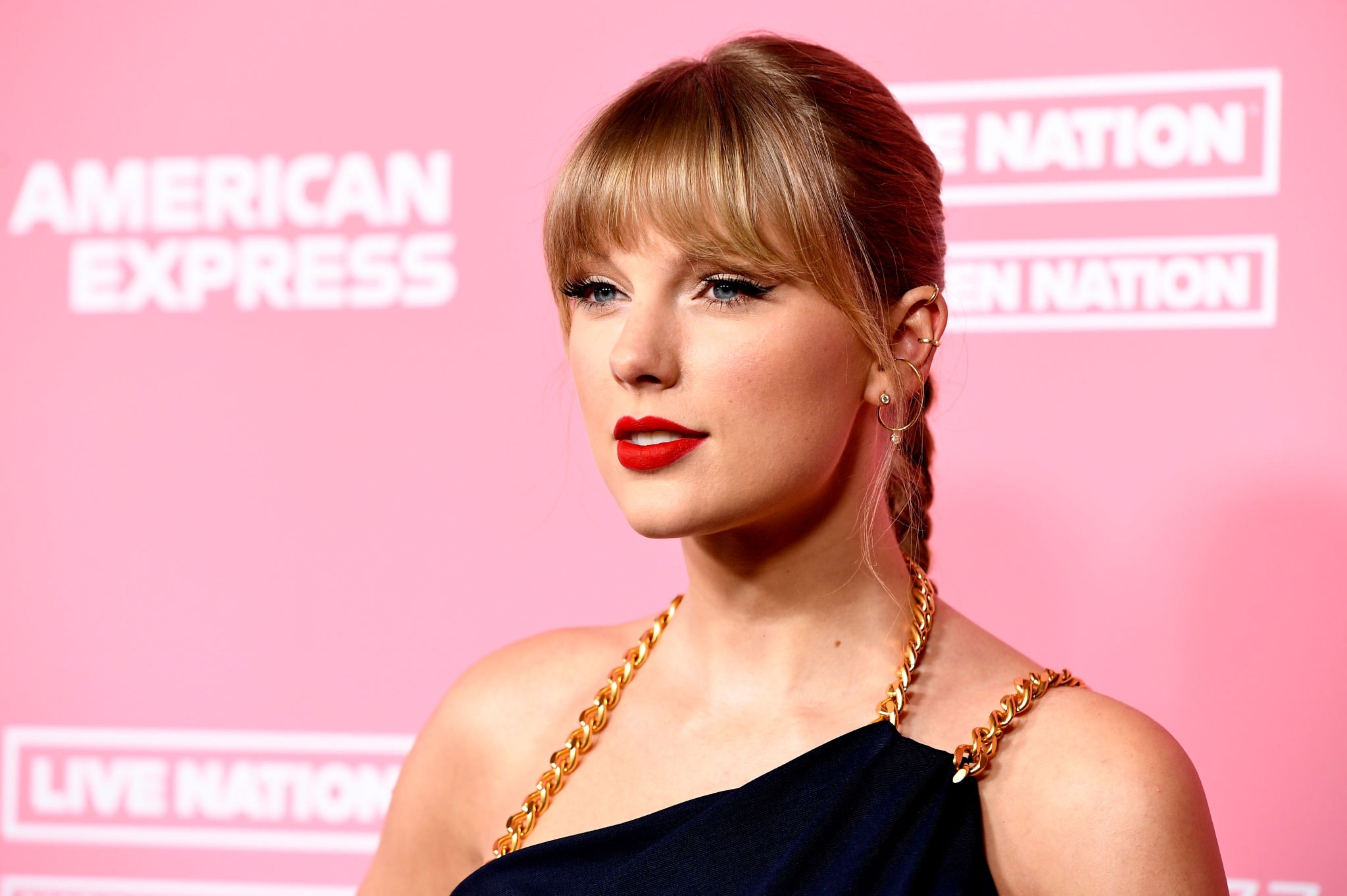 2019 Billboard Women In Music - 136 - Taylor Swift Web Photo Gallery