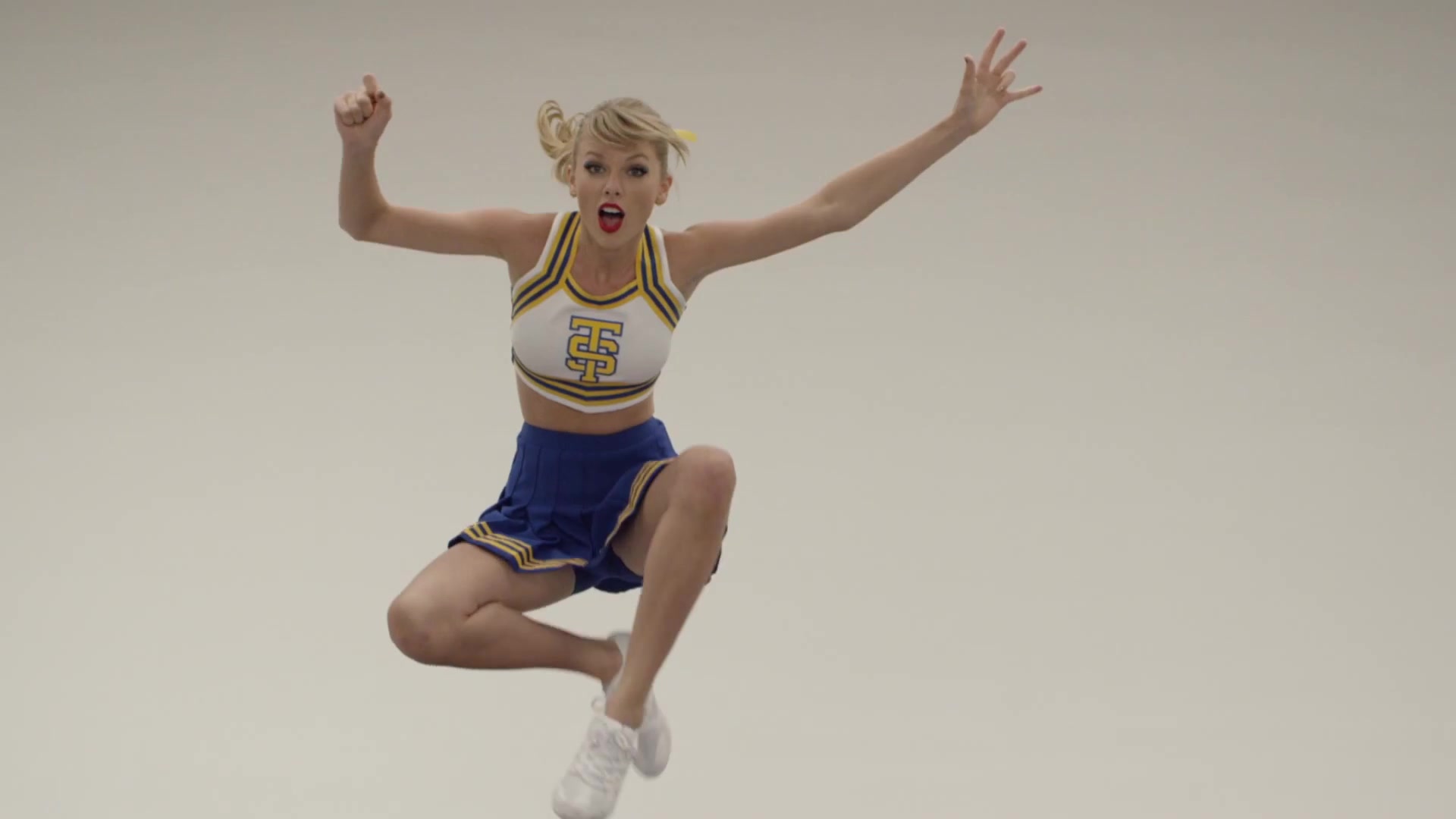 Шейк тейлор. Тейлор Свифт балерина. Тейлор Свифт болельщица. Shake it off Taylor Swift Choreography by Diana Garanca дети. Taylor Swift ai Football.