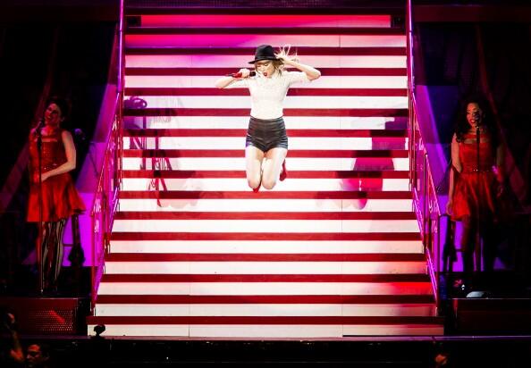 "We play Glendale AZ tonight. Gonna try to break my record of 'how high I can jump off the stairs w/ out injuries'."
